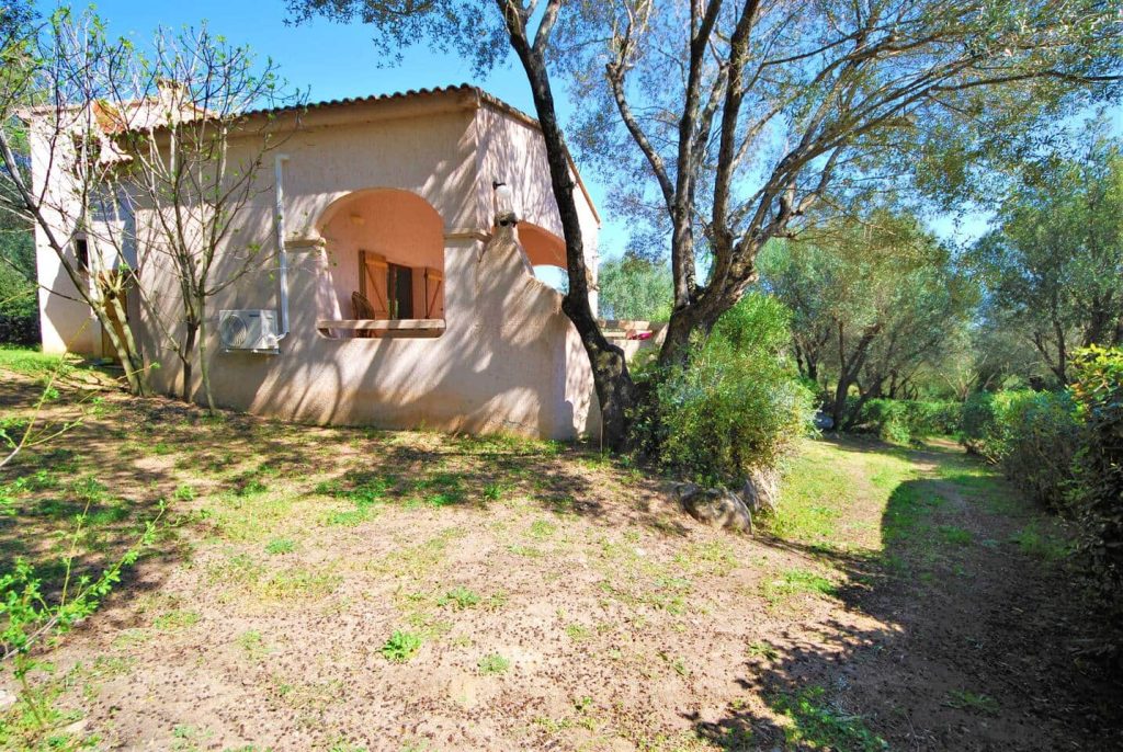 99229798 17c3 40b6 ae4b 11d78b97da73 "Votre clé pour des vacances parfaites à Porto-Vecchio."