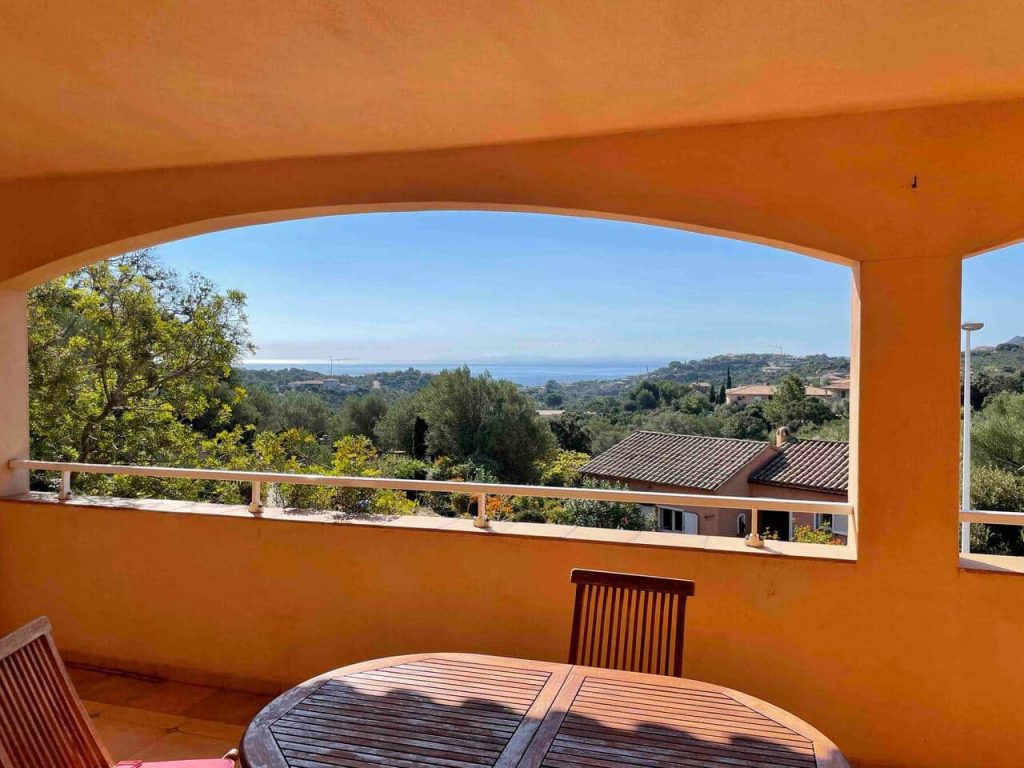 a58feffb 0458 4d8c 8a7a 4a8ef809cc13 "Votre clé pour des vacances parfaites à Porto-Vecchio."